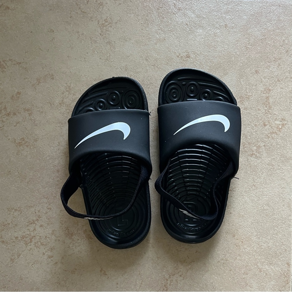 New Nike Kids Black and White Slide Sandals